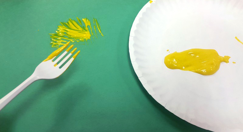 Kids Toddlers learn Mandarin Chinese through this fun art fork painting sensory craft animal fish Miaomiao kids children kids activities