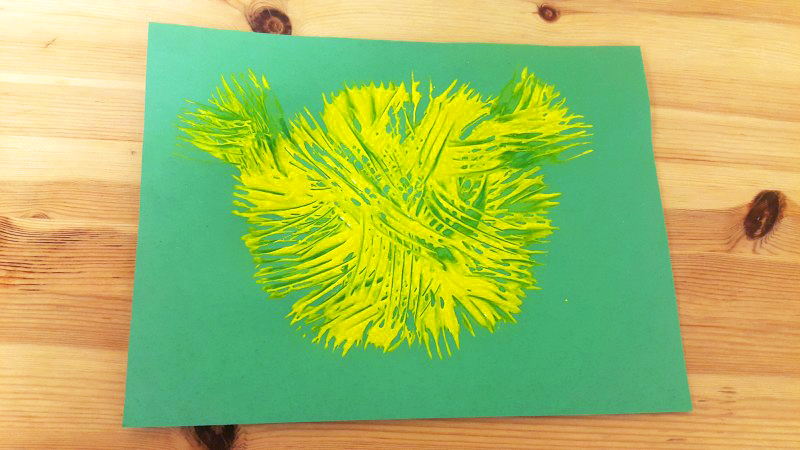 Kids Toddlers learn Mandarin Chinese through this fun art fork painting sensory craft animal fish Miaomiao kids children kids activities