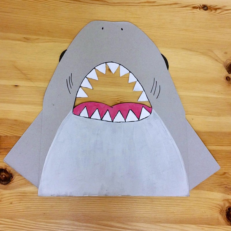 craft activity materials for feed the shark color identification game Miaomiao learn Mandarin Chinese for kids and toddlers